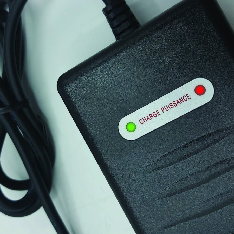 شارژر دوچرخه برقی اس تی الکترونیک 42 ولت ۲ آمپر مدل 8100LC